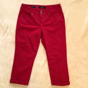 Women’s red capris, 9 West, 4 pocket, bling on back pockets, cuffed, size 29/8